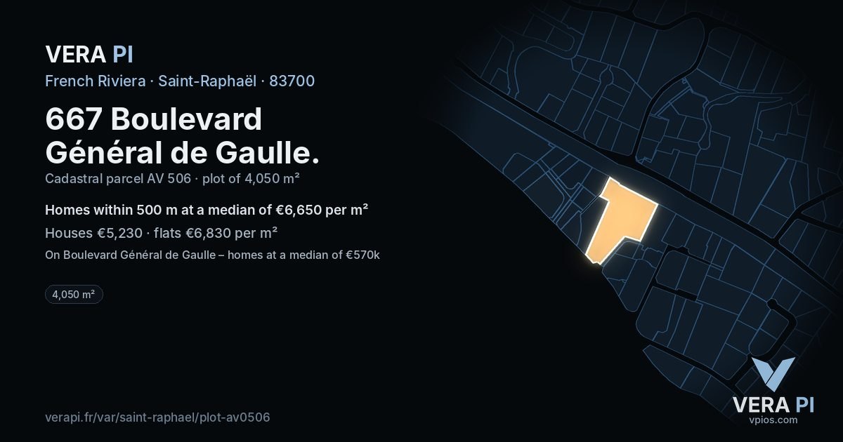 667 Boulevard Général de Gaulle, Saint-Raphaël at night – the plot lit, the parcels around coloured by the prices near them