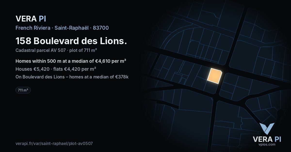 158 Boulevard des Lions, Saint-Raphaël at night – the plot lit, the parcels around coloured by the prices near them