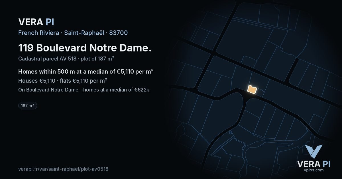 119 Boulevard Notre Dame, Saint-Raphaël at night – the plot lit, the parcels around coloured by the prices near them