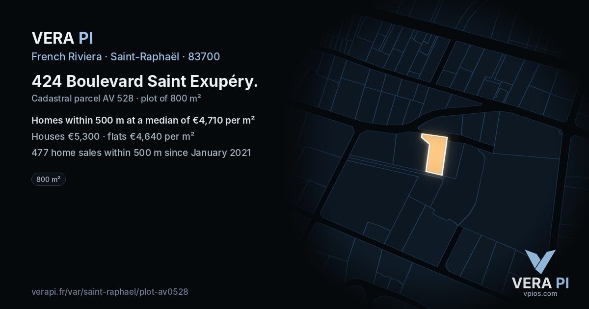 424 Boulevard Saint Exupéry, Saint-Raphaël at night – the plot lit, the parcels around coloured by the prices near them