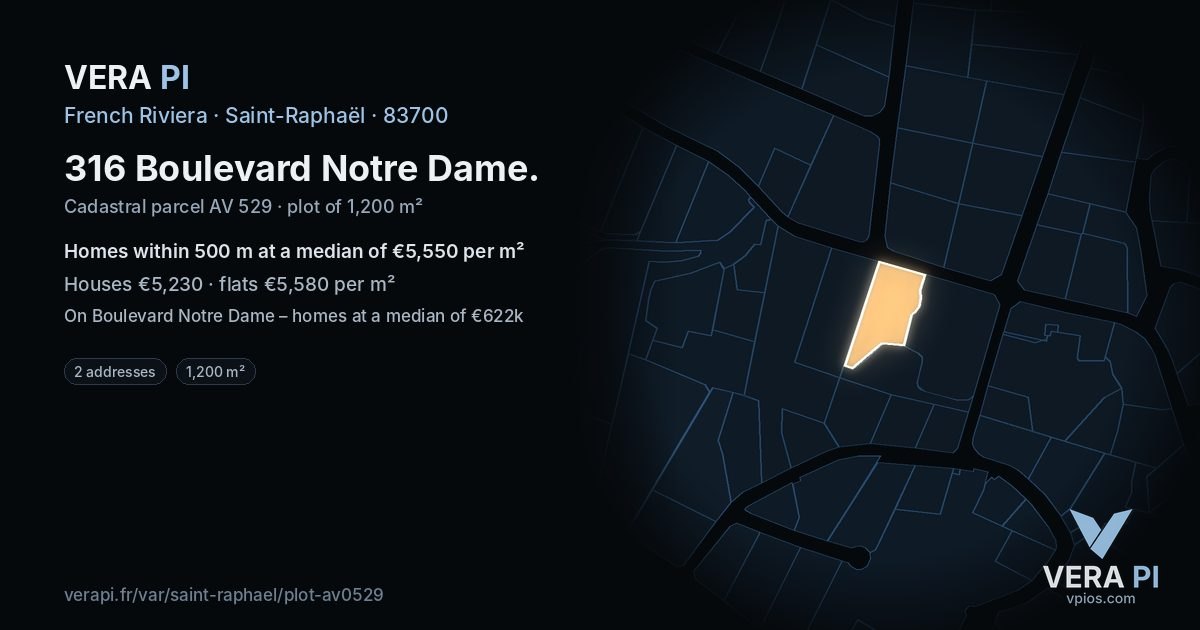 316 Boulevard Notre Dame, Saint-Raphaël at night – the plot lit, the parcels around coloured by the prices near them