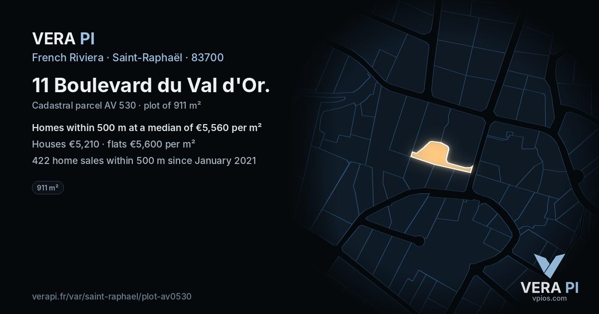 11 Boulevard du Val d'Or, Saint-Raphaël at night – the plot lit, the parcels around coloured by the prices near them