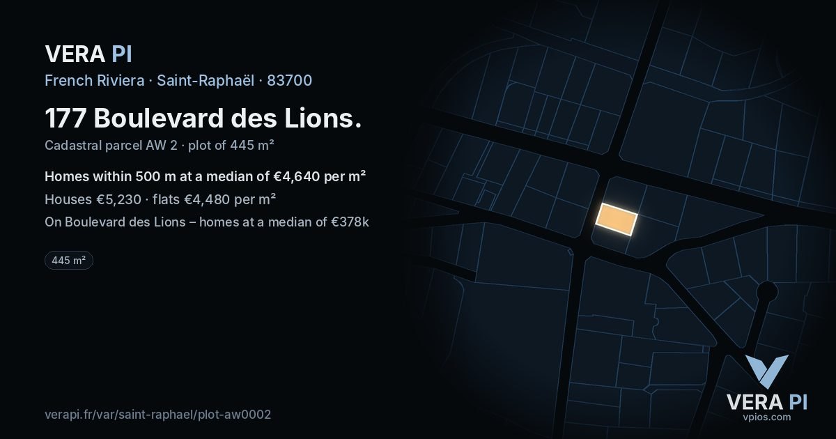 177 Boulevard des Lions, Saint-Raphaël at night – the plot lit, the parcels around coloured by the prices near them