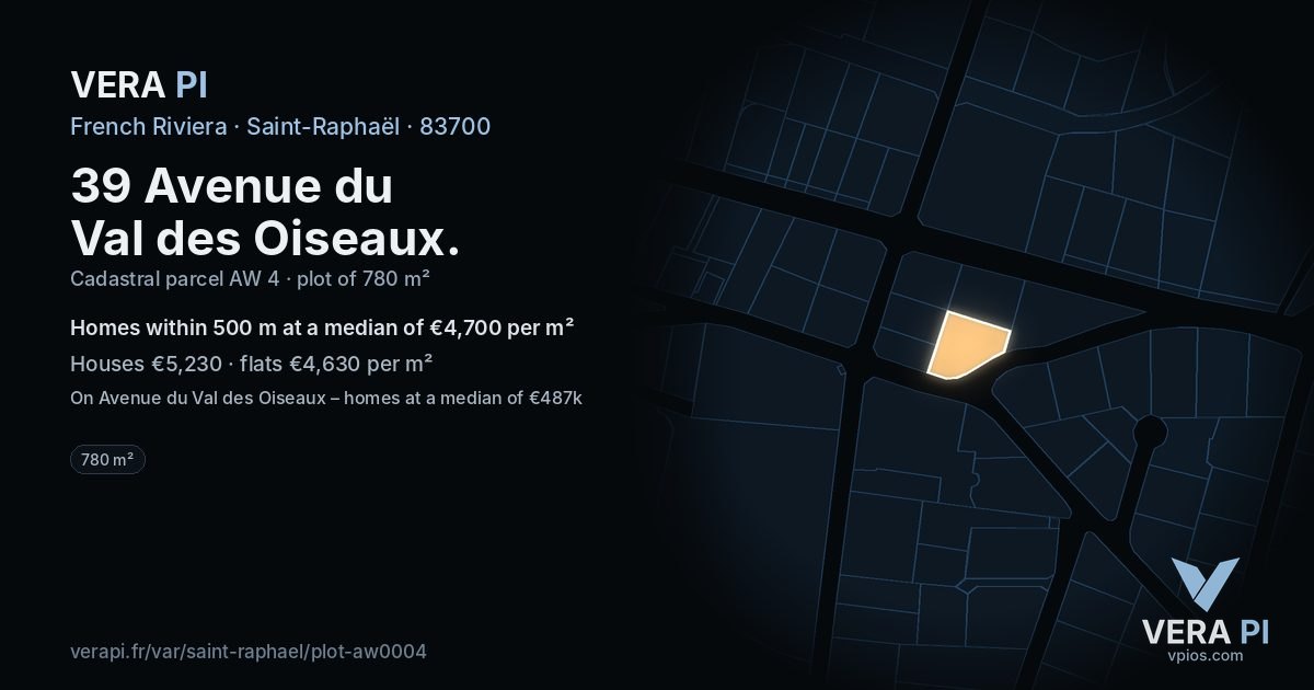 39 Avenue du Val des Oiseaux, Saint-Raphaël at night – the plot lit, the parcels around coloured by the prices near them