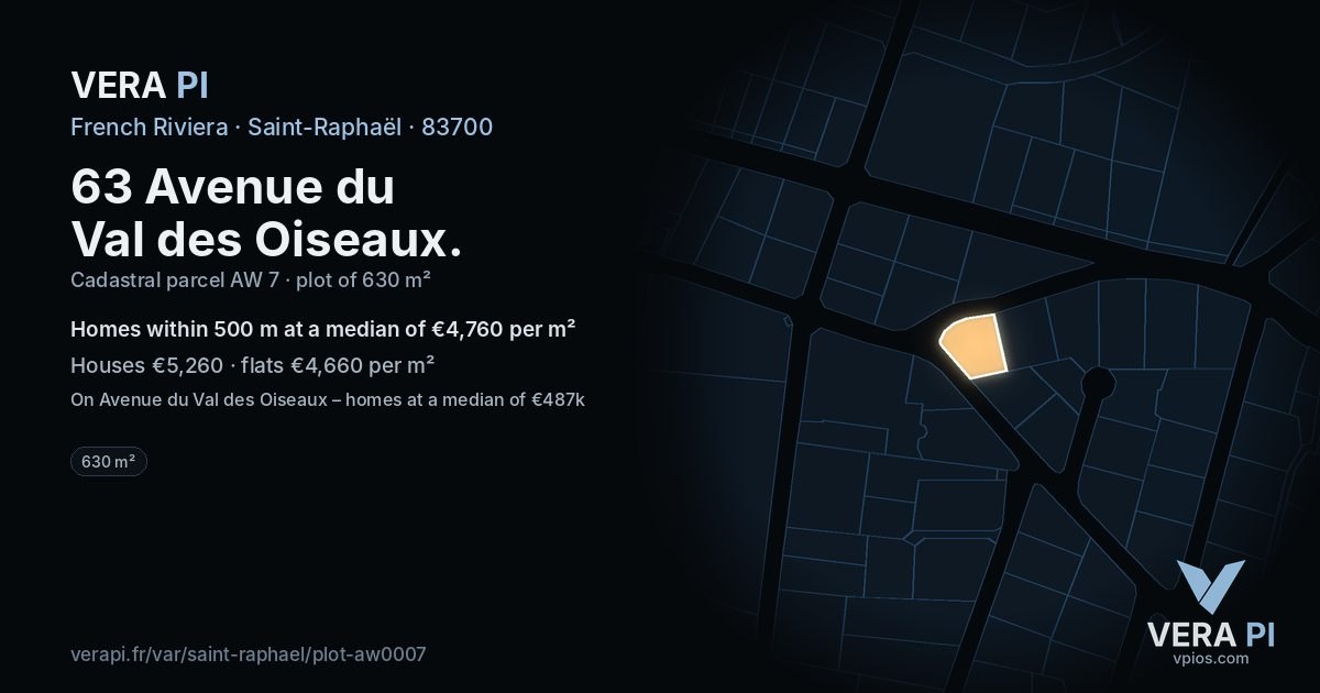 63 Avenue du Val des Oiseaux, Saint-Raphaël at night – the plot lit, the parcels around coloured by the prices near them