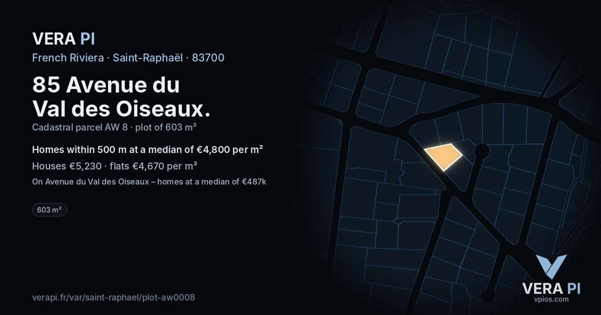 85 Avenue du Val des Oiseaux, Saint-Raphaël at night – the plot lit, the parcels around coloured by the prices near them