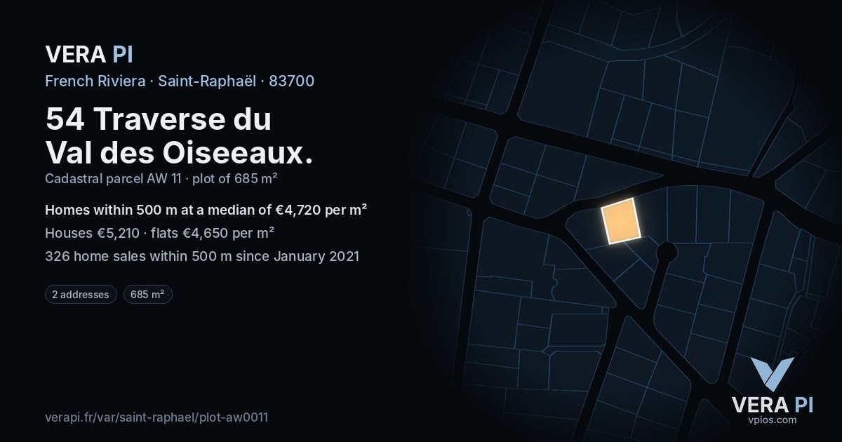 54 Traverse du Val des Oiseeaux, Saint-Raphaël at night – the plot lit, the parcels around coloured by the prices near them