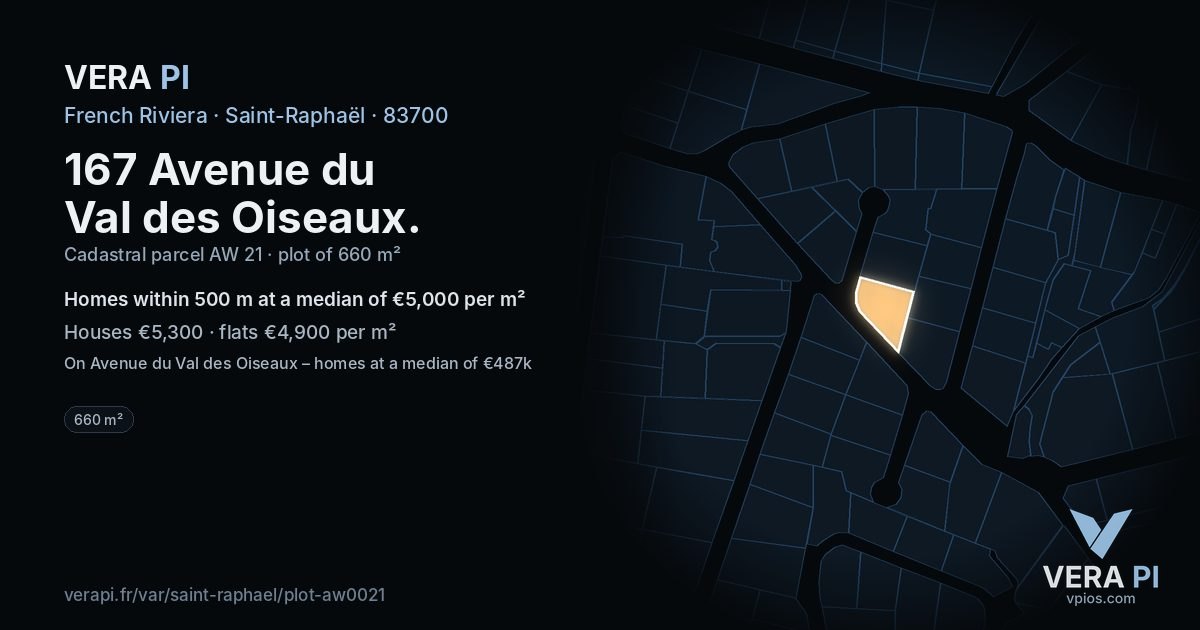 167 Avenue du Val des Oiseaux, Saint-Raphaël at night – the plot lit, the parcels around coloured by the prices near them
