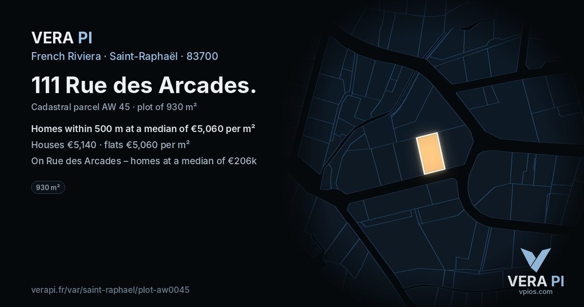 111 Rue des Arcades, Saint-Raphaël at night – the plot lit, the parcels around coloured by the prices near them