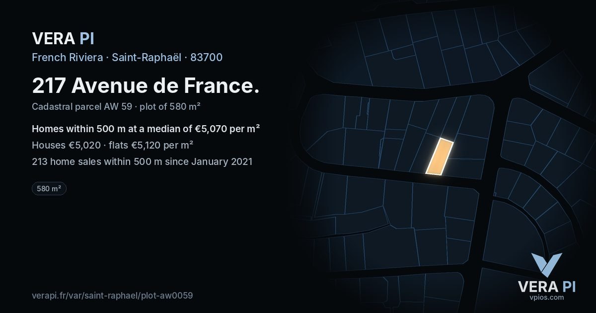 217 Avenue de France, Saint-Raphaël at night – the plot lit, the parcels around coloured by the prices near them