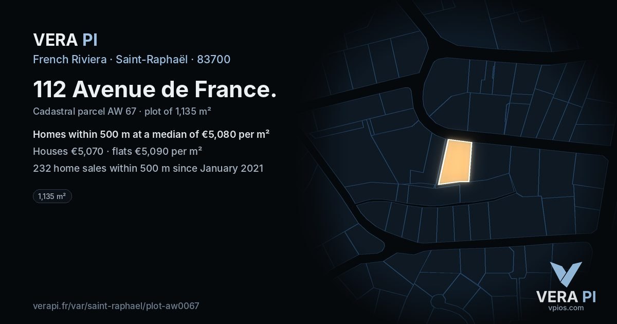 112 Avenue de France, Saint-Raphaël at night – the plot lit, the parcels around coloured by the prices near them