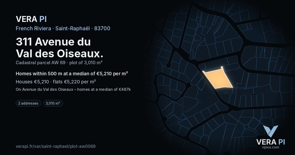 311 Avenue du Val des Oiseaux, Saint-Raphaël at night – the plot lit, the parcels around coloured by the prices near them