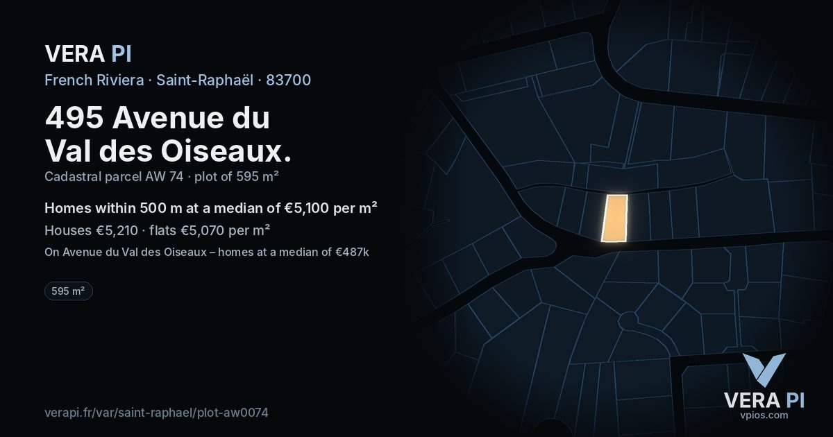 495 Avenue du Val des Oiseaux, Saint-Raphaël at night – the plot lit, the parcels around coloured by the prices near them