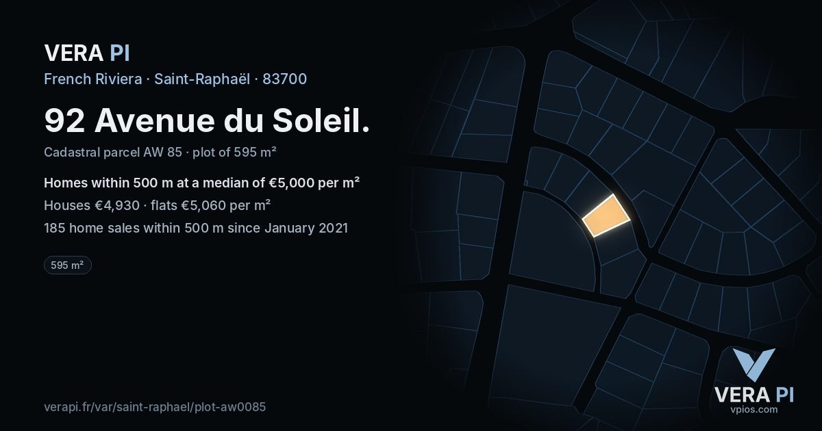 92 Avenue du Soleil, Saint-Raphaël at night – the plot lit, the parcels around coloured by the prices near them