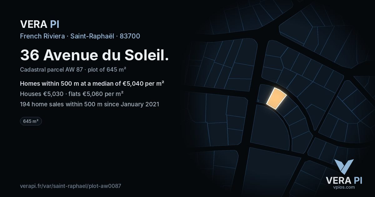 36 Avenue du Soleil, Saint-Raphaël at night – the plot lit, the parcels around coloured by the prices near them