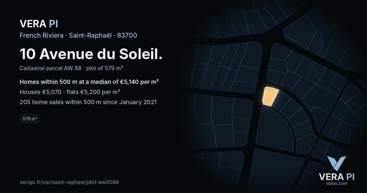 10 Avenue du Soleil, Saint-Raphaël at night – the plot lit, the parcels around coloured by the prices near them