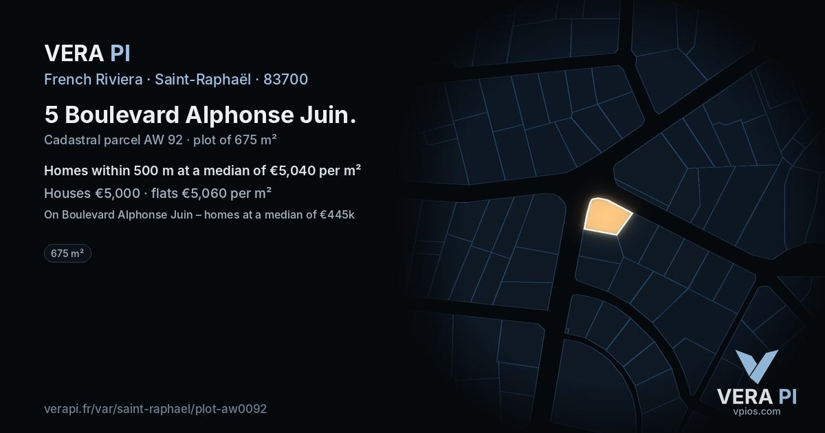 5 Boulevard Alphonse Juin, Saint-Raphaël at night – the plot lit, the parcels around coloured by the prices near them