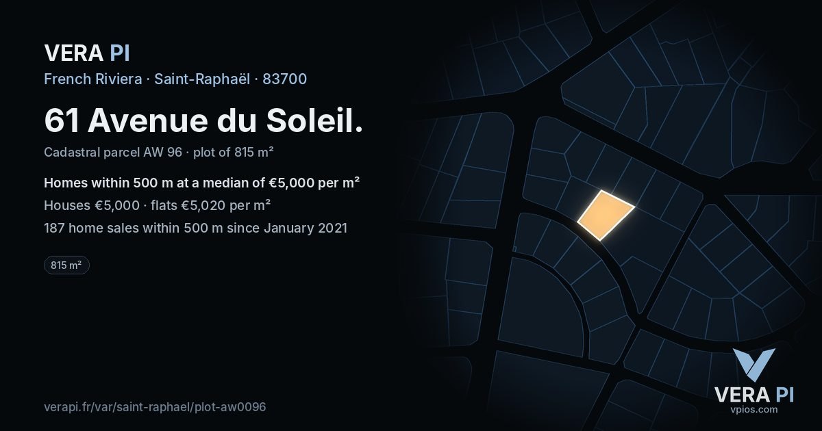 61 Avenue du Soleil, Saint-Raphaël at night – the plot lit, the parcels around coloured by the prices near them