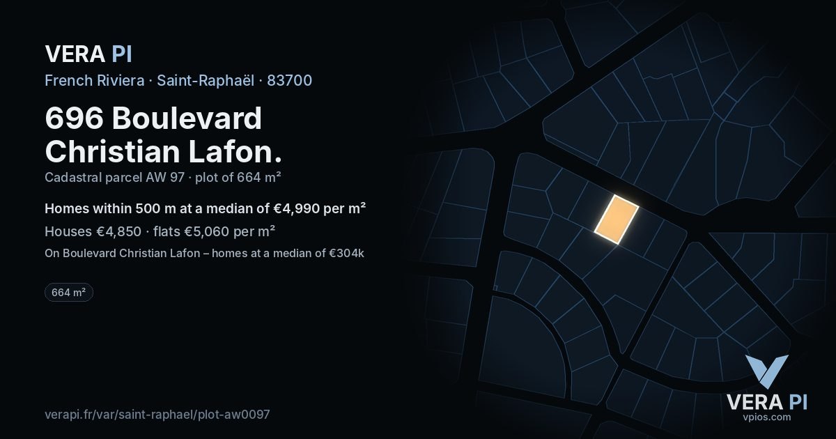 696 Boulevard Christian Lafon, Saint-Raphaël at night – the plot lit, the parcels around coloured by the prices near them