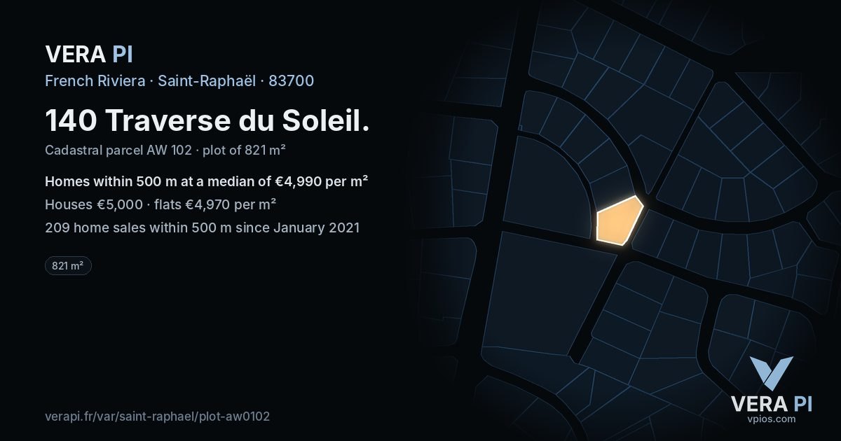 140 Traverse du Soleil, Saint-Raphaël at night – the plot lit, the parcels around coloured by the prices near them