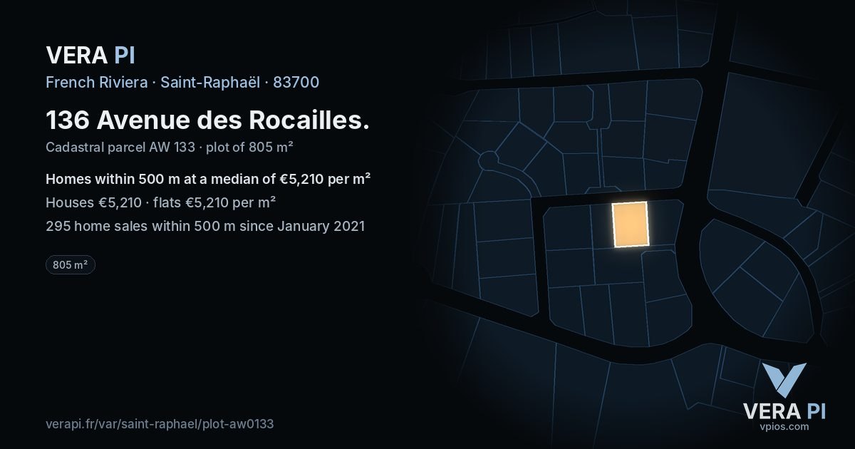 136 Avenue des Rocailles, Saint-Raphaël at night – the plot lit, the parcels around coloured by the prices near them