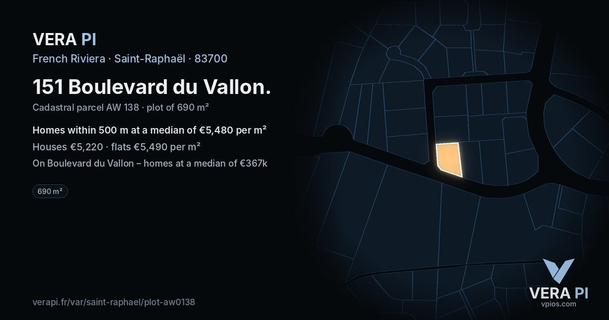 151 Boulevard du Vallon, Saint-Raphaël at night – the plot lit, the parcels around coloured by the prices near them