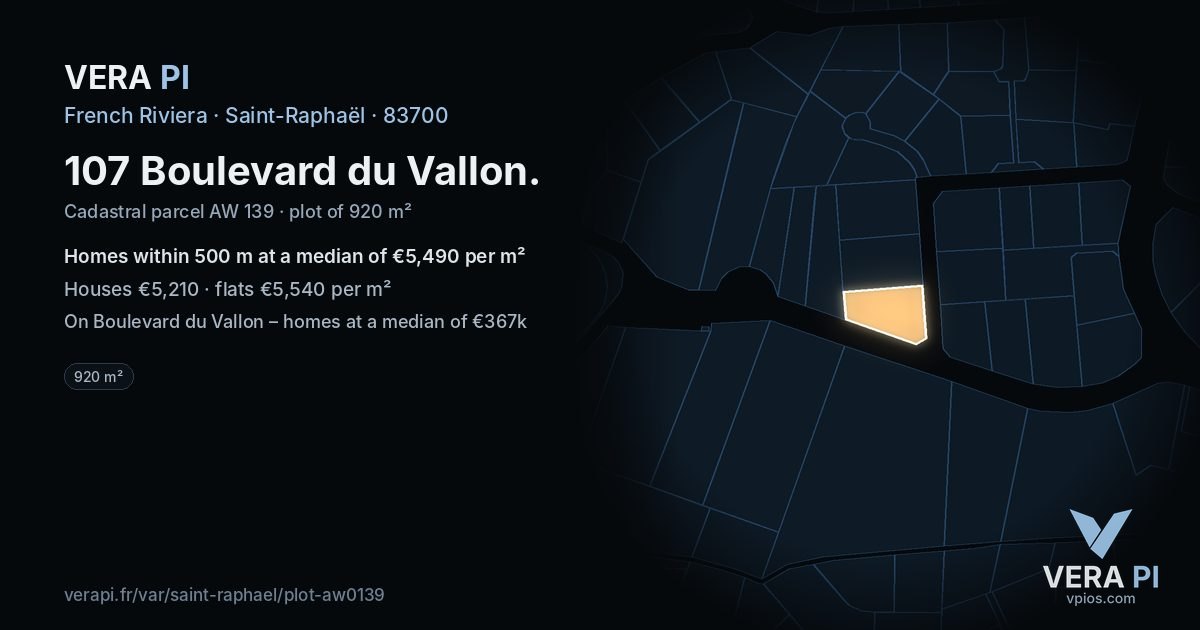 107 Boulevard du Vallon, Saint-Raphaël at night – the plot lit, the parcels around coloured by the prices near them