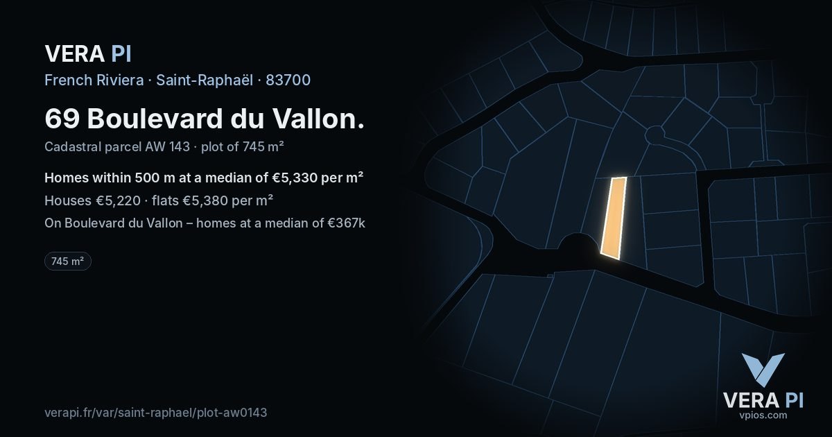 69 Boulevard du Vallon, Saint-Raphaël at night – the plot lit, the parcels around coloured by the prices near them