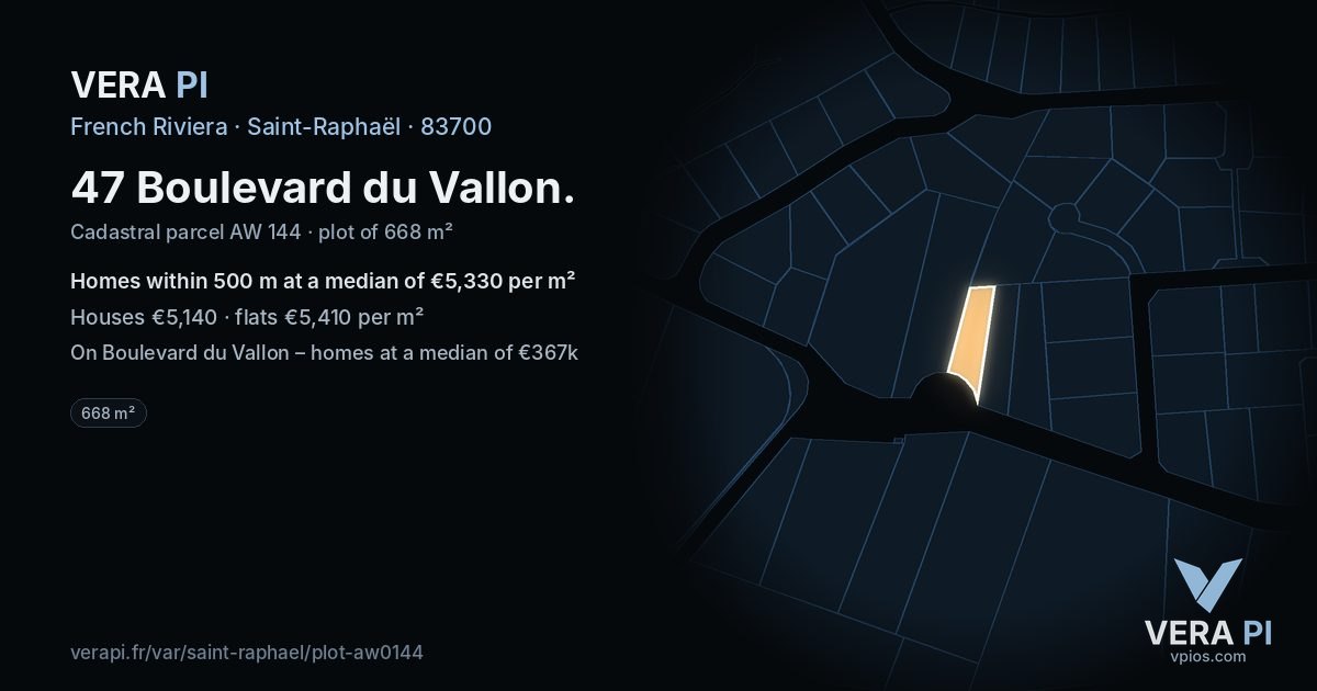 47 Boulevard du Vallon, Saint-Raphaël at night – the plot lit, the parcels around coloured by the prices near them