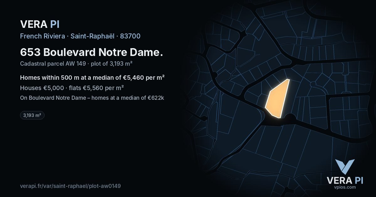 653 Boulevard Notre Dame, Saint-Raphaël at night – the plot lit, the parcels around coloured by the prices near them