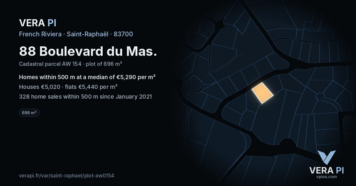 88 Boulevard du Mas, Saint-Raphaël at night – the plot lit, the parcels around coloured by the prices near them