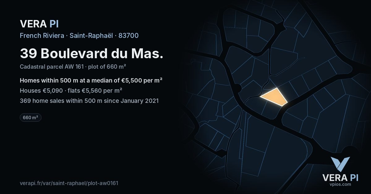 39 Boulevard du Mas, Saint-Raphaël at night – the plot lit, the parcels around coloured by the prices near them