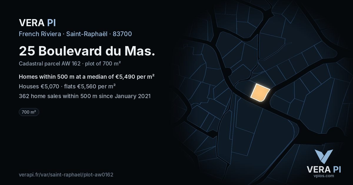 25 Boulevard du Mas, Saint-Raphaël at night – the plot lit, the parcels around coloured by the prices near them