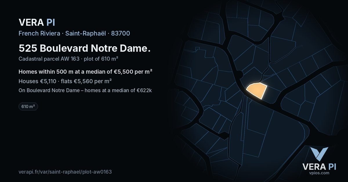525 Boulevard Notre Dame, Saint-Raphaël at night – the plot lit, the parcels around coloured by the prices near them