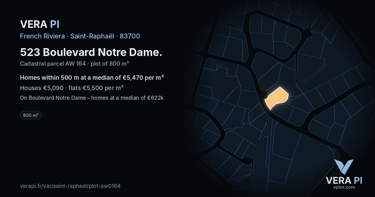 523 Boulevard Notre Dame, Saint-Raphaël at night – the plot lit, the parcels around coloured by the prices near them