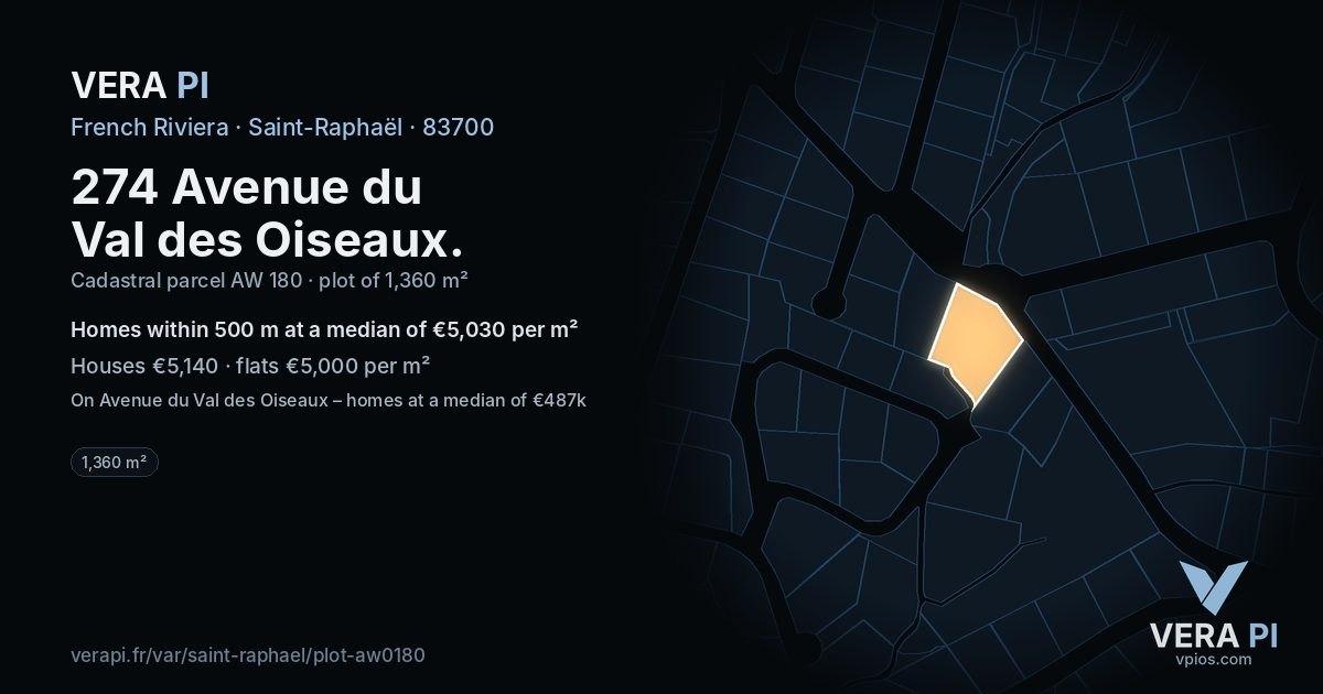 274 Avenue du Val des Oiseaux, Saint-Raphaël at night – the plot lit, the parcels around coloured by the prices near them