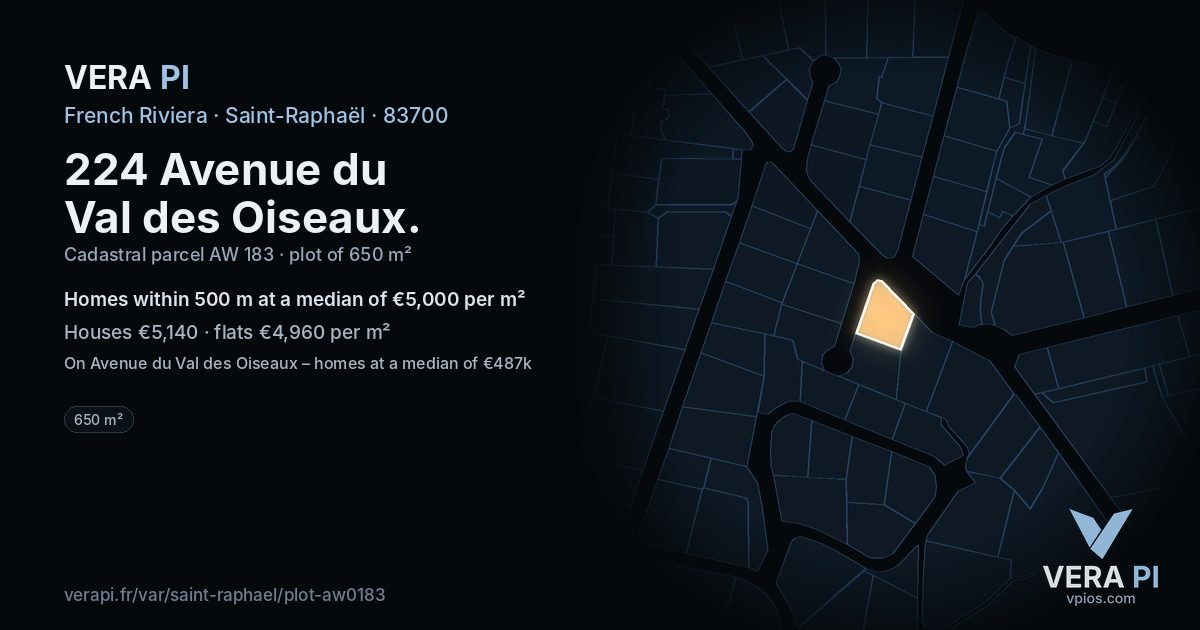 224 Avenue du Val des Oiseaux, Saint-Raphaël at night – the plot lit, the parcels around coloured by the prices near them