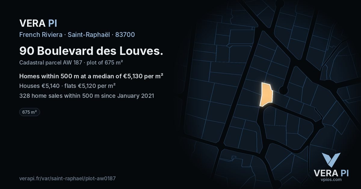 90 Boulevard des Louves, Saint-Raphaël at night – the plot lit, the parcels around coloured by the prices near them