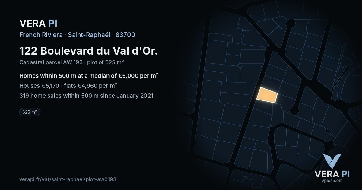 122 Boulevard du Val d'Or, Saint-Raphaël at night – the plot lit, the parcels around coloured by the prices near them