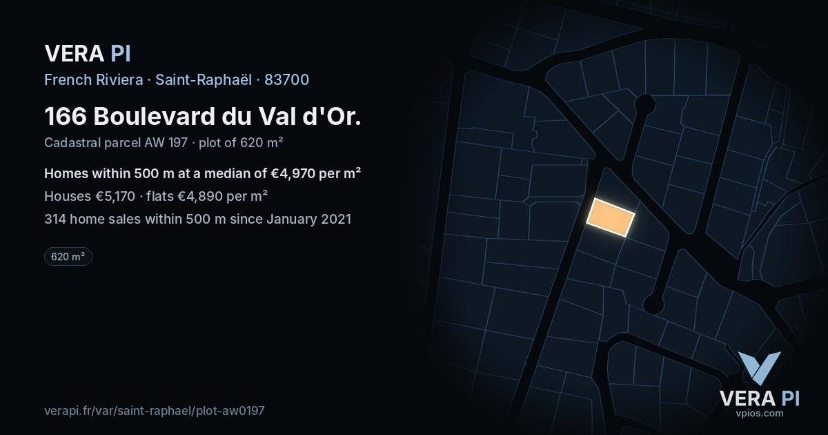 166 Boulevard du Val d'Or, Saint-Raphaël at night – the plot lit, the parcels around coloured by the prices near them