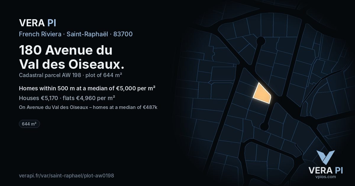 180 Avenue du Val des Oiseaux, Saint-Raphaël at night – the plot lit, the parcels around coloured by the prices near them