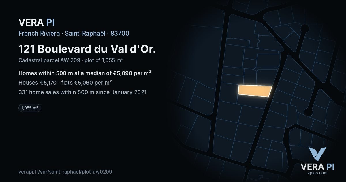 121 Boulevard du Val d'Or, Saint-Raphaël at night – the plot lit, the parcels around coloured by the prices near them