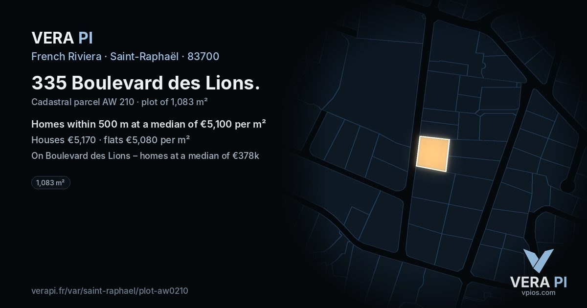 335 Boulevard des Lions, Saint-Raphaël at night – the plot lit, the parcels around coloured by the prices near them