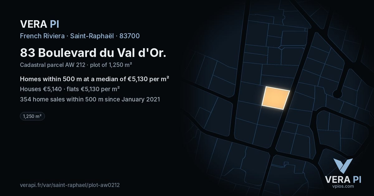 83 Boulevard du Val d'Or, Saint-Raphaël at night – the plot lit, the parcels around coloured by the prices near them