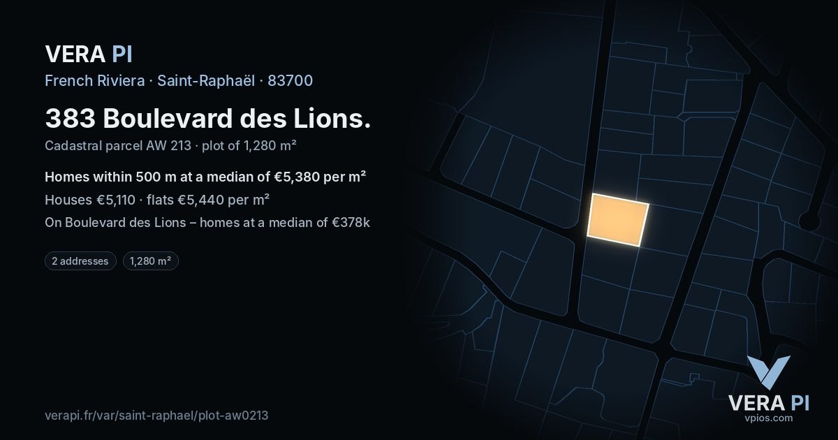 383 Boulevard des Lions, Saint-Raphaël at night – the plot lit, the parcels around coloured by the prices near them
