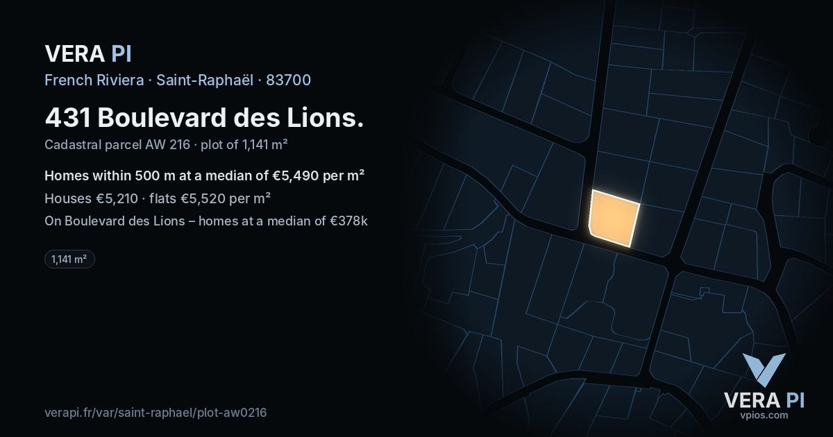 431 Boulevard des Lions, Saint-Raphaël at night – the plot lit, the parcels around coloured by the prices near them