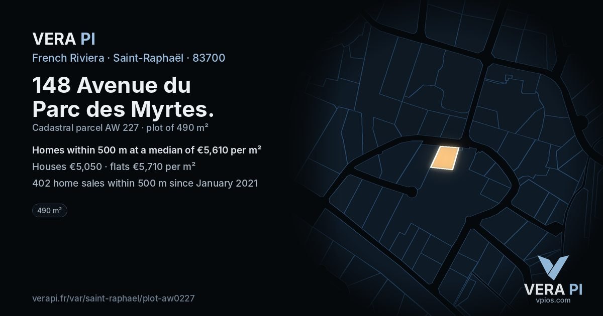 148 Avenue du Parc des Myrtes, Saint-Raphaël at night – the plot lit, the parcels around coloured by the prices near them