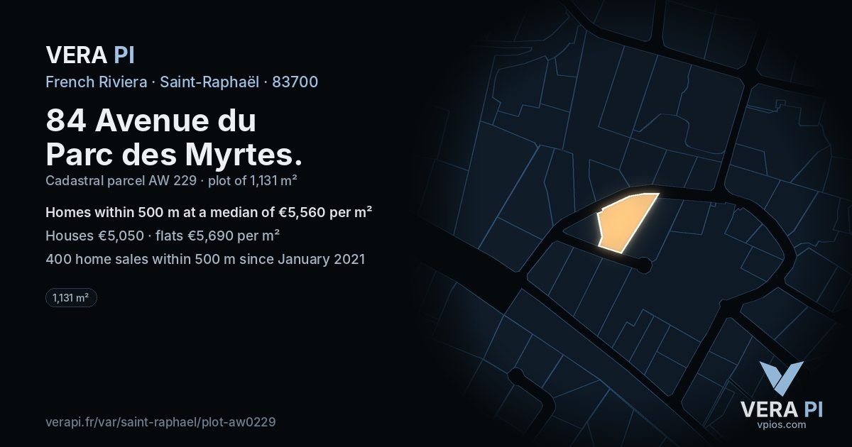 84 Avenue du Parc des Myrtes, Saint-Raphaël at night – the plot lit, the parcels around coloured by the prices near them