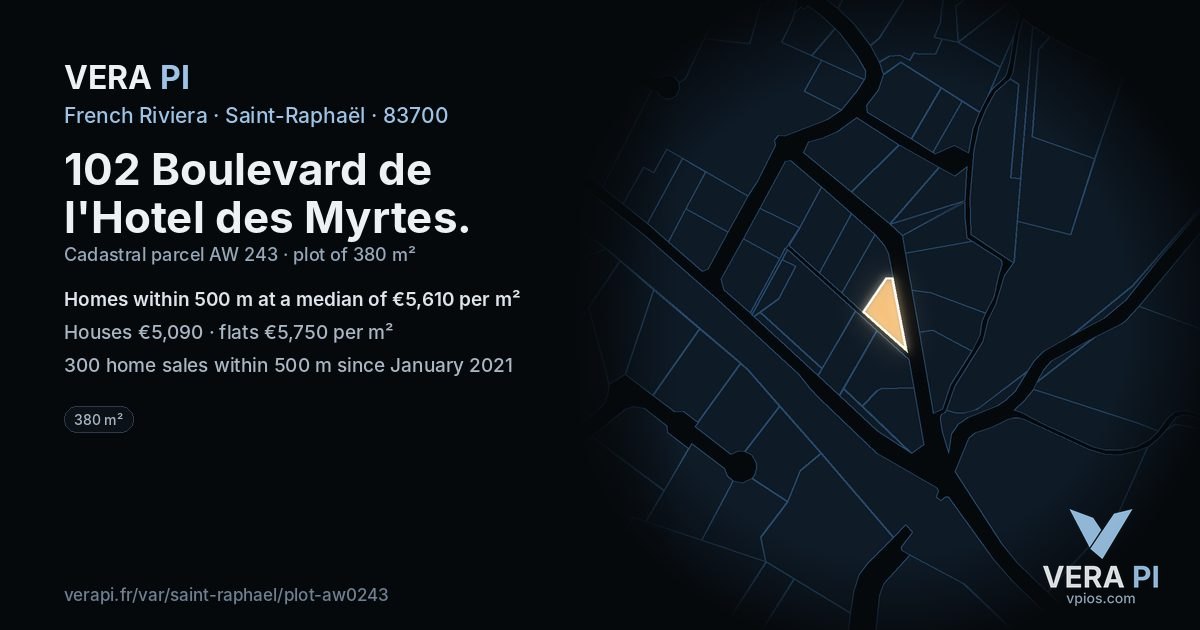 102 Boulevard de l'Hotel des Myrtes, Saint-Raphaël at night – the plot lit, the parcels around coloured by the prices near them
