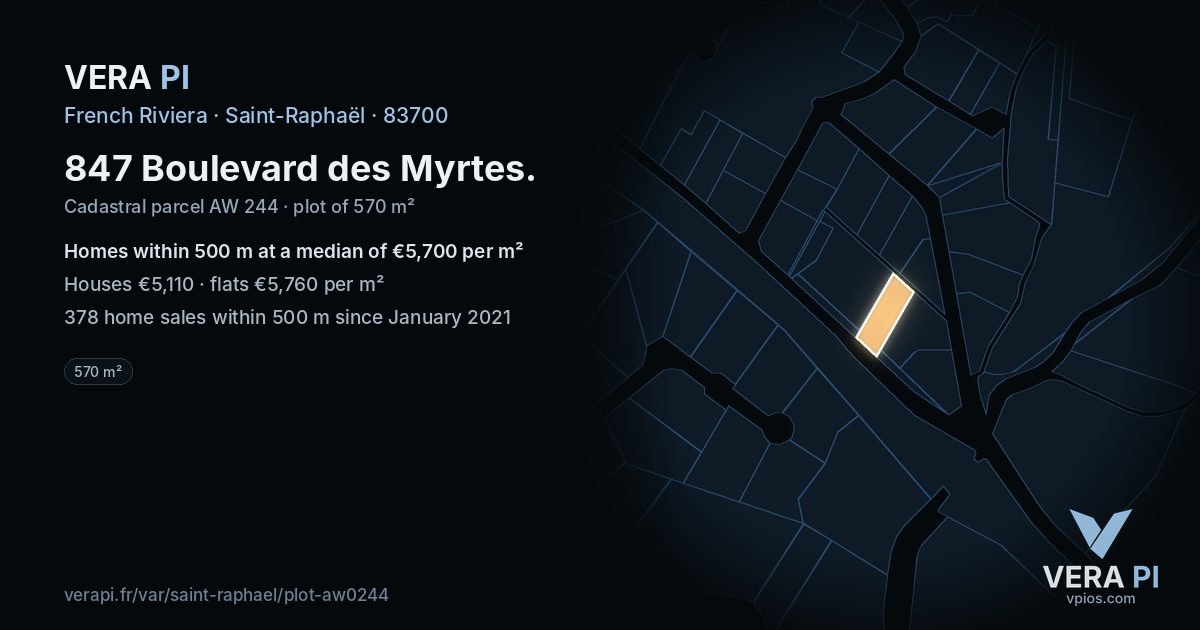 847 Boulevard des Myrtes, Saint-Raphaël at night – the plot lit, the parcels around coloured by the prices near them